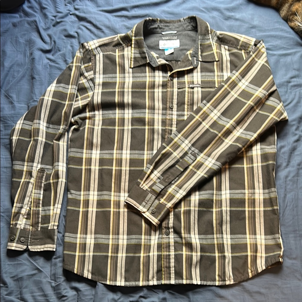 Columbia Green and Tan Casual Button Down Shirt